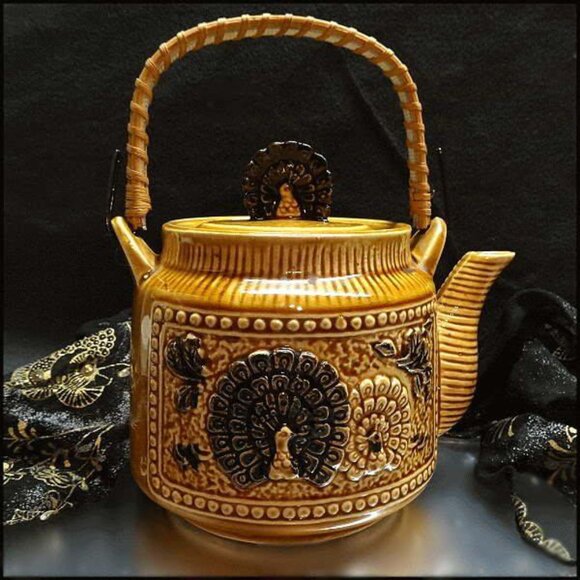 1960s Peacock Bird Vintage Teapot Honey Glass w Rattan Handle - Picture 2 of 10